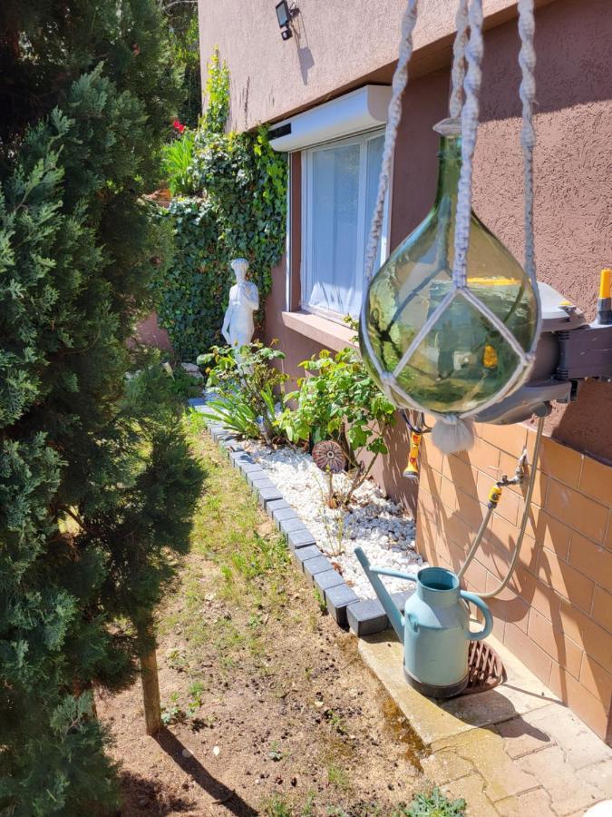 Chambre Au Tonneau Fleurie Exteriér fotografie